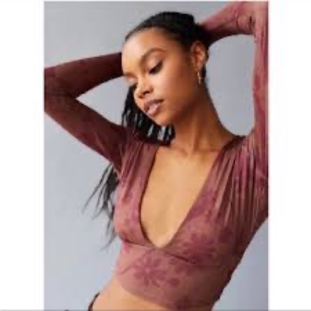 NWT Urban Outfitters Iris Plunge Crop Top Size XS - Brown Motif